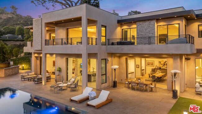 Building Photo - 2501 Zorada Dr