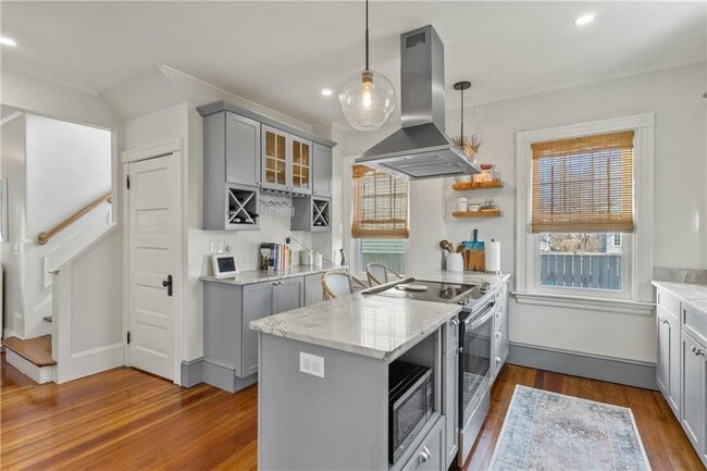 Building Photo - 35 Hall Ave