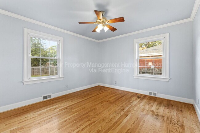 Building Photo - 4900 Briarwood Ln