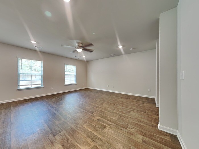 Building Photo - 498 Blue Garden Wy