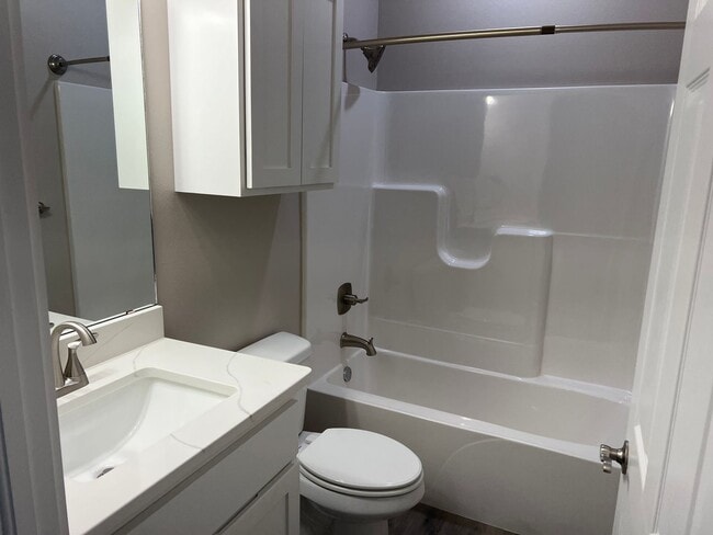 Building Photo - 923 Callie Ave