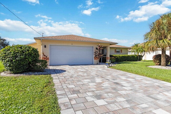 Building Photo - "Fully Furnished 3-Bedroom, pool home in Rotonda West!"