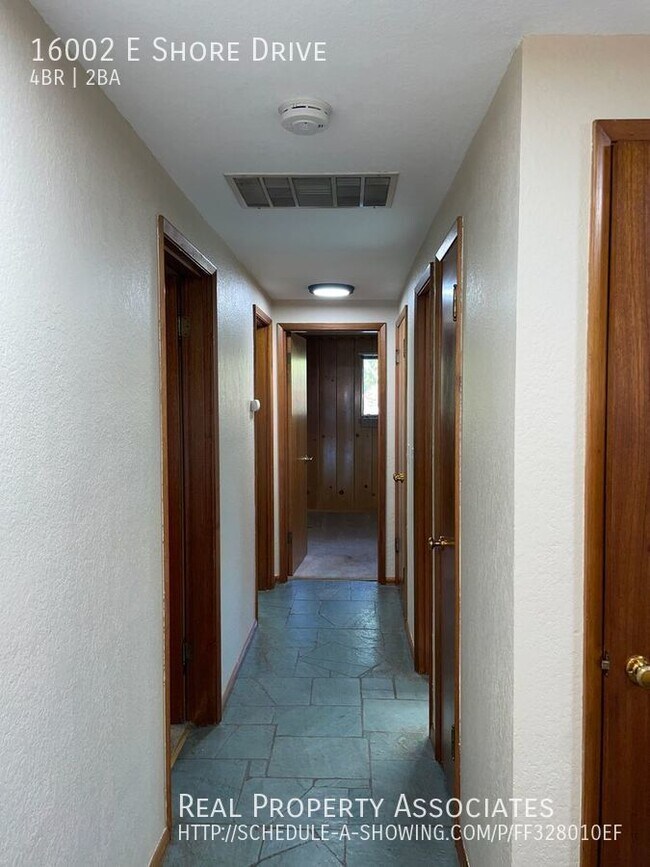 Building Photo - 3 bedrooms, 1 bathroom House on Martha Lak...