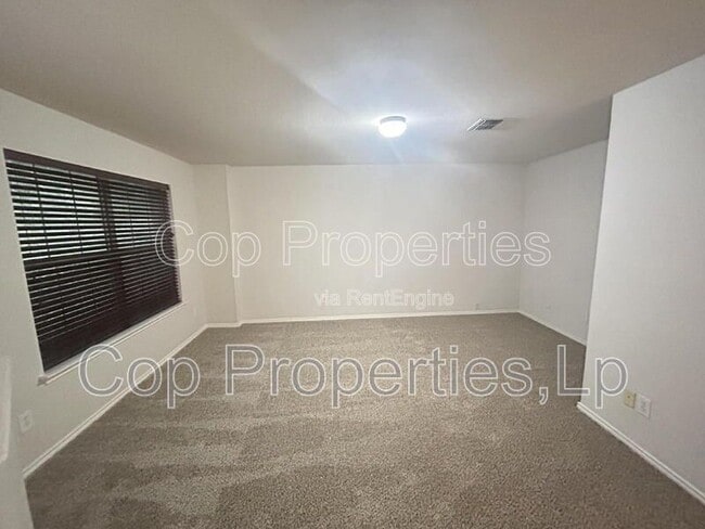 Building Photo - 307 Lucille