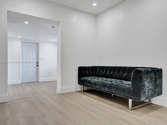 Building Photo - 3661 NE 8th Ave