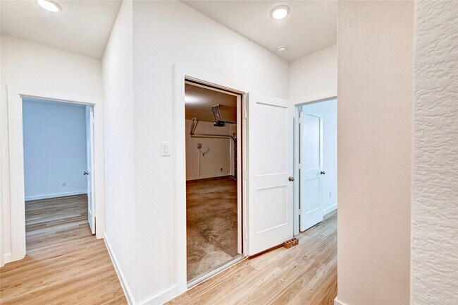 Building Photo - 8403 Oceanmist Cv Dr