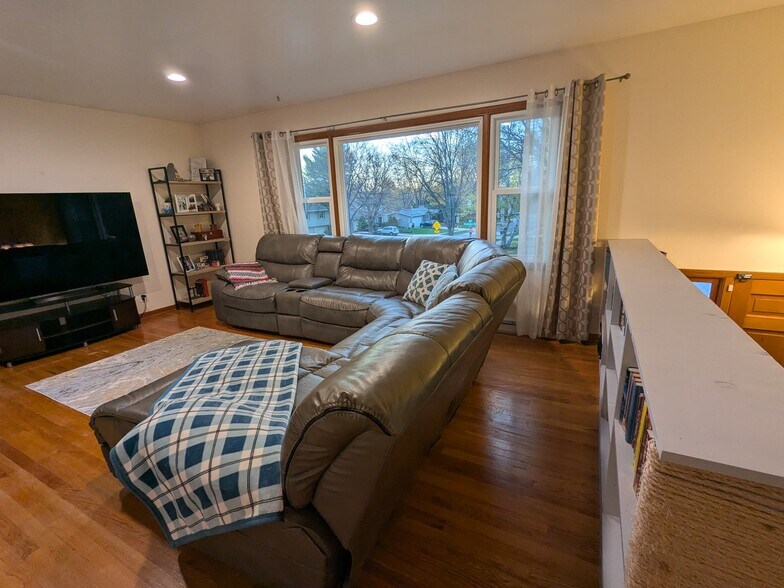 Building Photo - 6413 Woodington Way