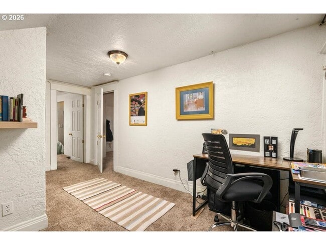 Building Photo - Classic Portland bungalow in Northeast Portland Available July 1st!