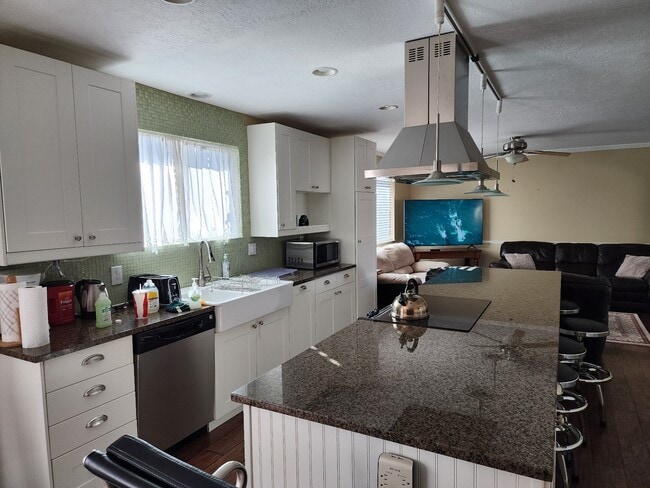 Building Photo - 1170 Belsaw Cir