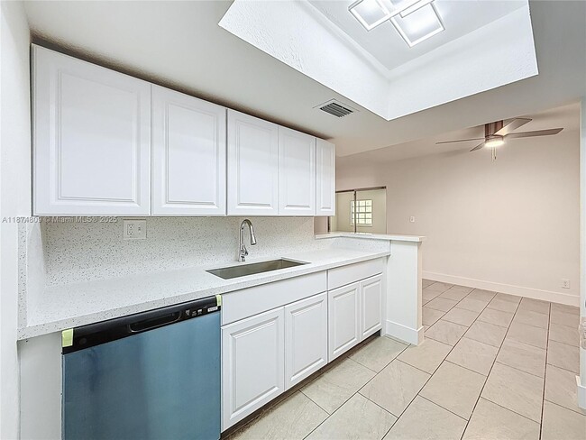 Building Photo - 1379 Seaview