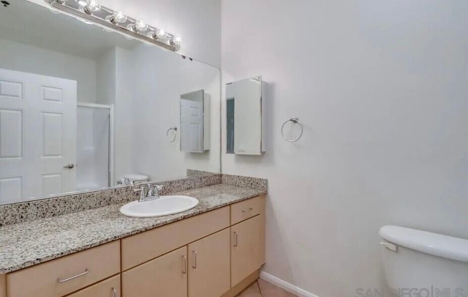 Building Photo - 1643 6th Ave