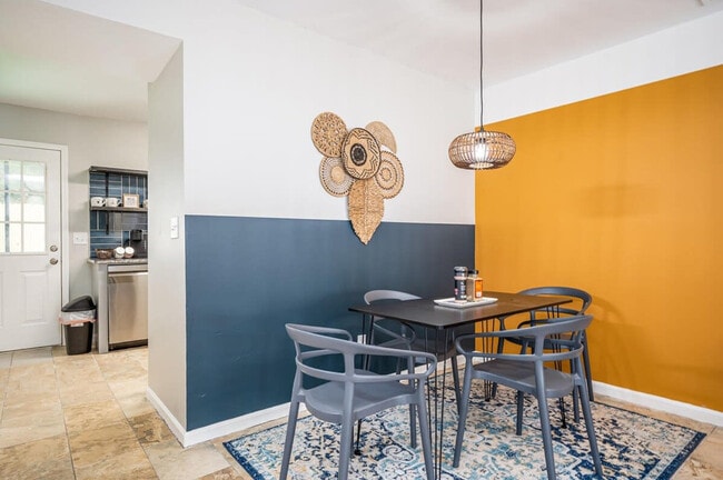 Building Photo - 1283 Sweet Pine Dr