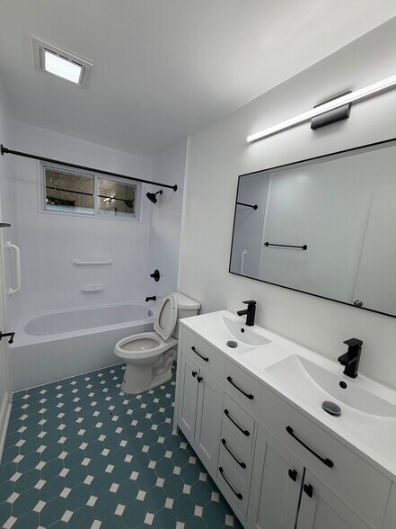 Building Photo - 10001 Paxton Rd