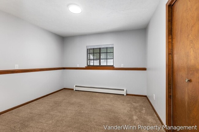 Building Photo - 6556 Bella Vista Dr NE