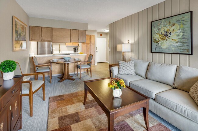 Building Photo - Perfect Downtown Furnished 1 BR Apartment