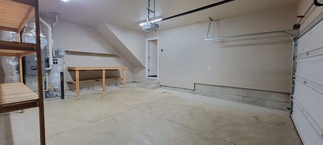 Building Photo - 331 NW Pacific Hills Dr