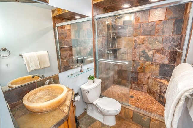 Building Photo - Furnished, One Bedroom/One Bathroom, Ocean...
