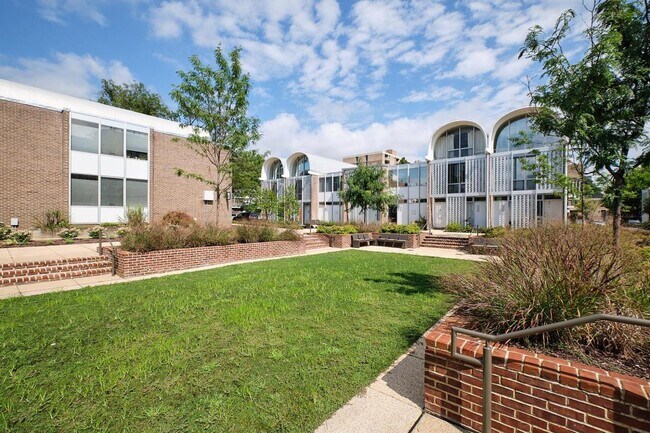 Building Photo - 1301 Delaware Ave SW