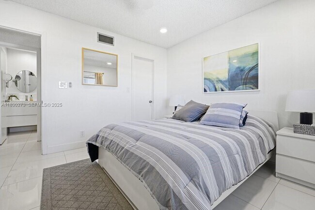 Building Photo - 1501 S Ocean Blvd