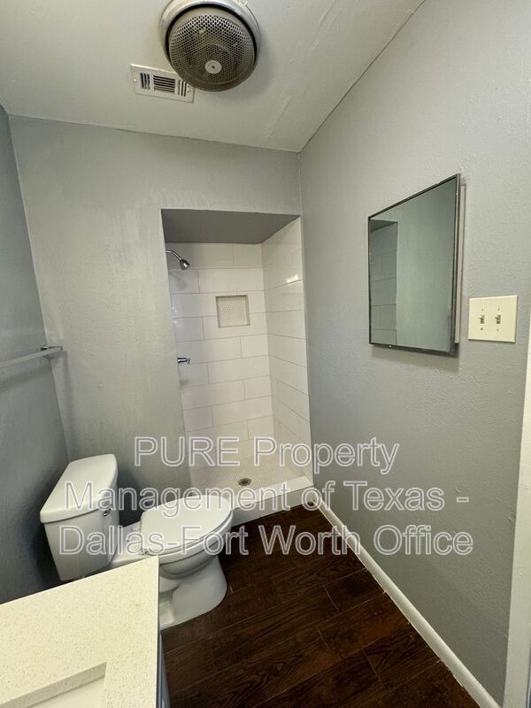 Building Photo - 4256 Ambrose Dr