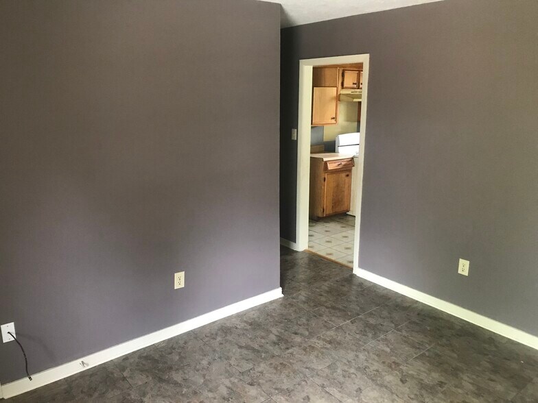 Building Photo - 135 York Dr