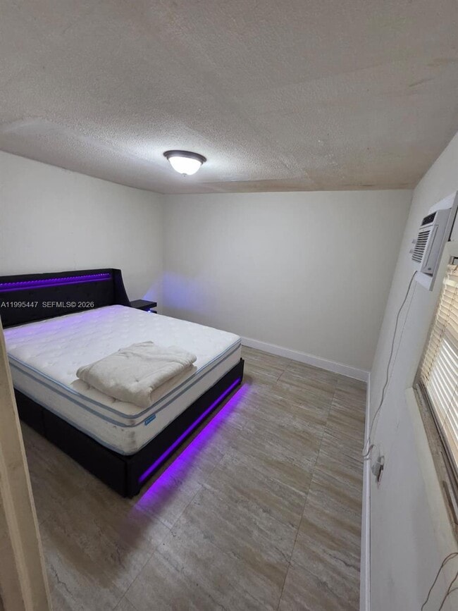 Building Photo - 1420 SW 129th Ct