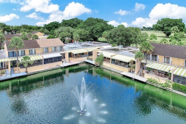 Building Photo - 15547 Braemar Ct