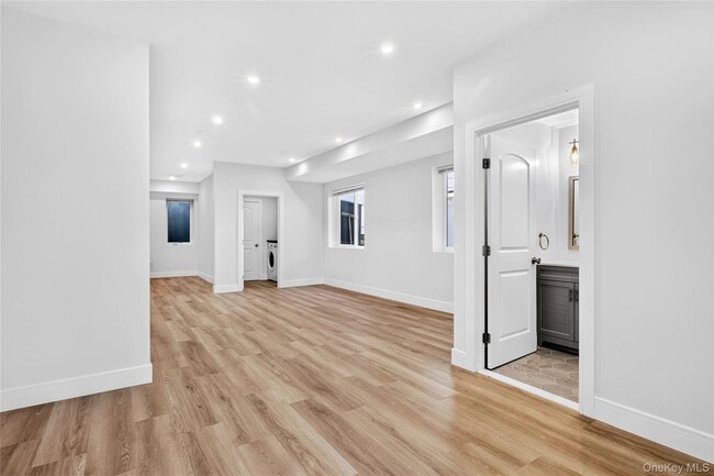 Building Photo - 42 Linwood Rd N