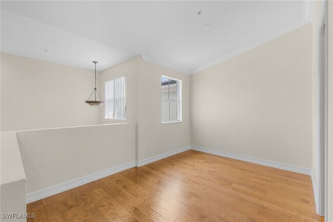 Building Photo - 1325 Mariposa Cir