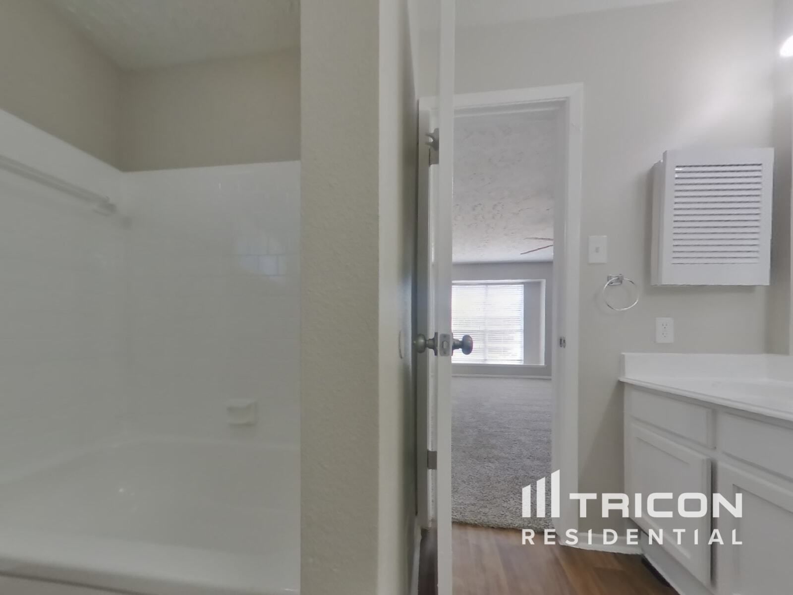 Building Photo - 3738 Xenophon Dr