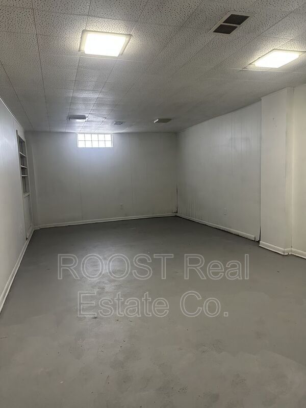 Building Photo - 3919 Conway Dr