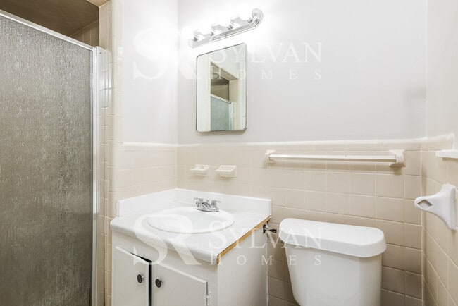 Building Photo - The living is easy in this 3 bedroom, 2 ba...