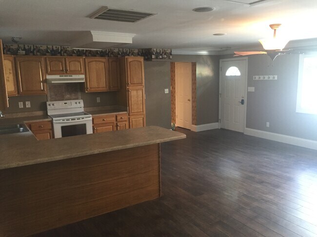 Building Photo - 6908 Dorchester Dr
