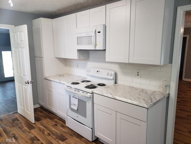 Building Photo - 7352 Aubrey Dr