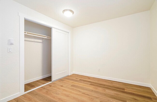 Building Photo - 4 Weeks FREE Rent | 1 Bedroom Apartment in Everett WA | Near Boeing & Naval Station | Covered Par...