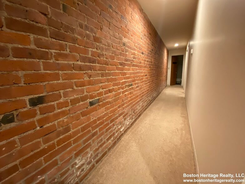 Building Photo - 95 Gainsborough St