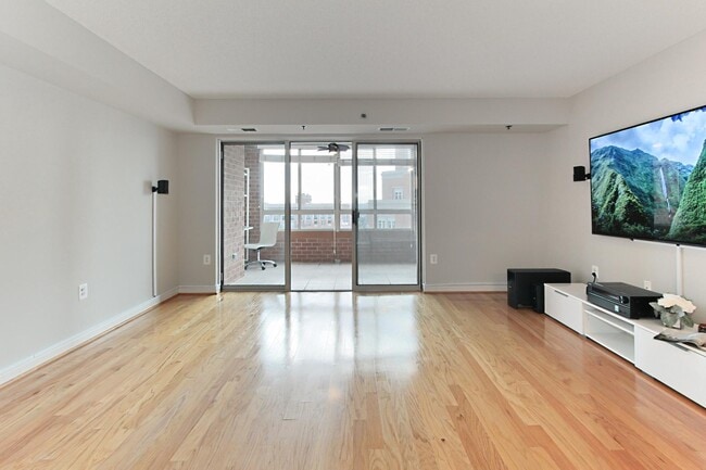 Building Photo - 2181 Jamieson Ave