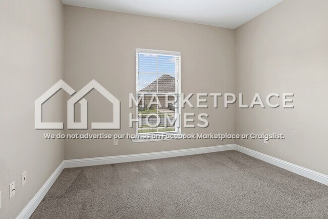 Building Photo - 462 Lake Breeze Dr