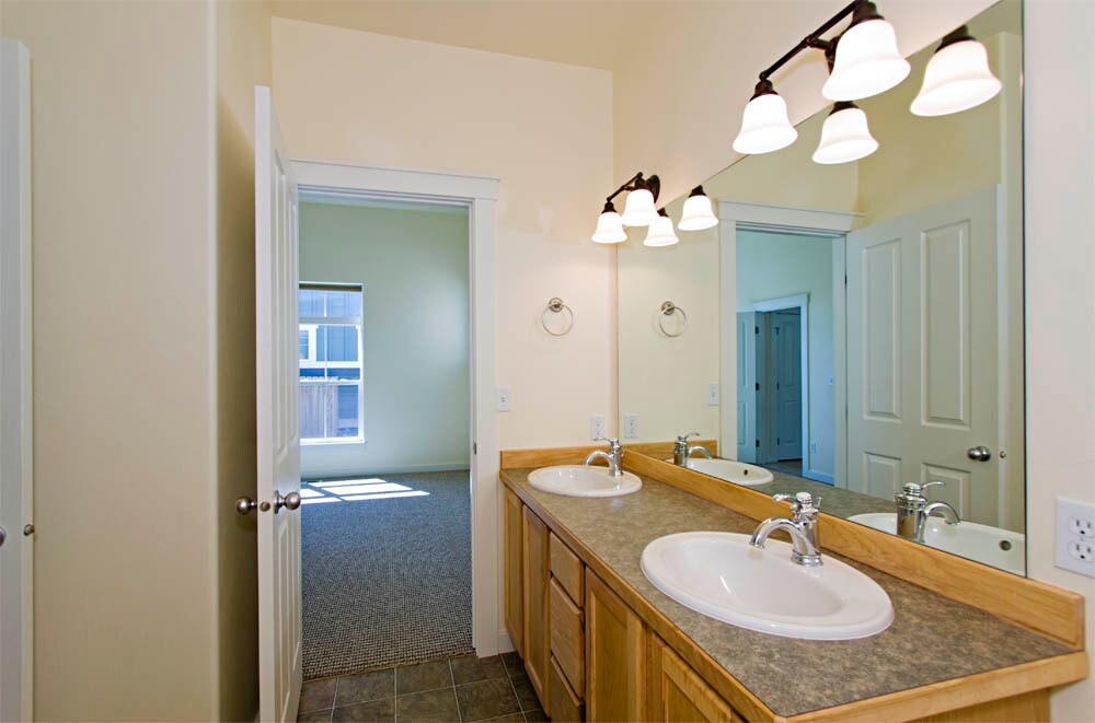 Building Photo - 3892 Equestrian Ln