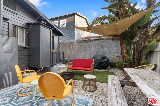 Building Photo - 2009 Dell Ave