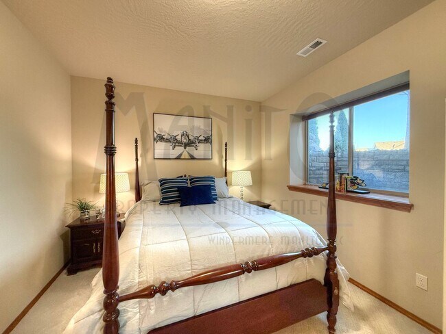 Building Photo - Stunning River Ridge Home With Spectacular Views