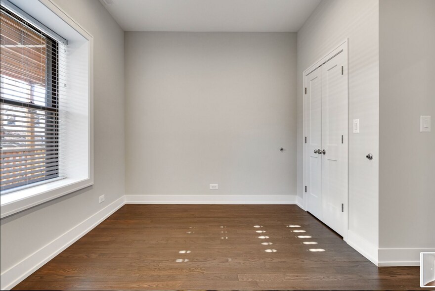 Building Photo - 847 W Lill Ave