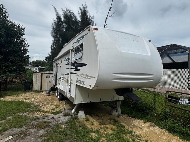 Building Photo - 15482 Mapletree Dr