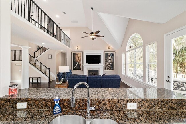 Building Photo - 1706 SW 27th St