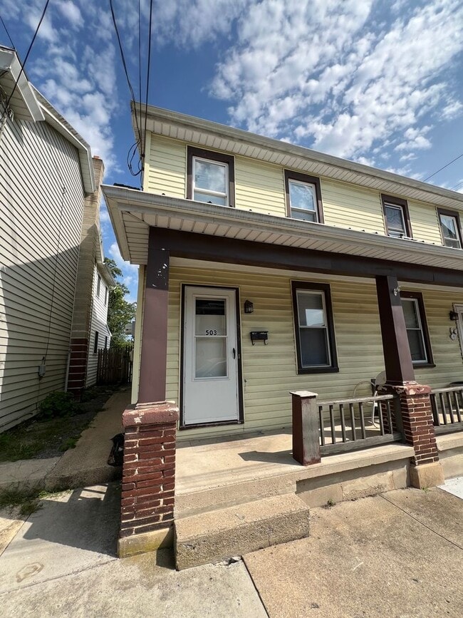 Primary Photo - 2 bedroom 1.5 bathroom home in Carlisle PA!