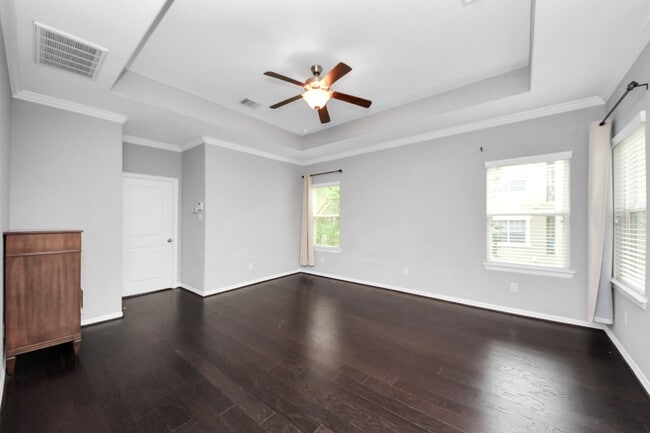 Building Photo - 2219 Bellefontaine