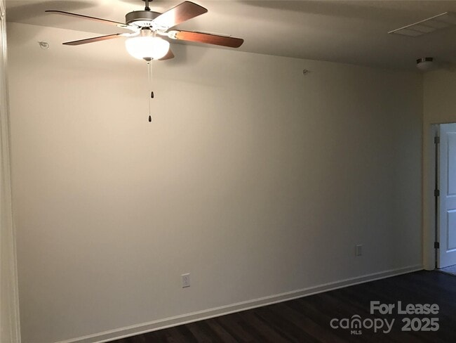 Building Photo - 17905 Delmas Dr