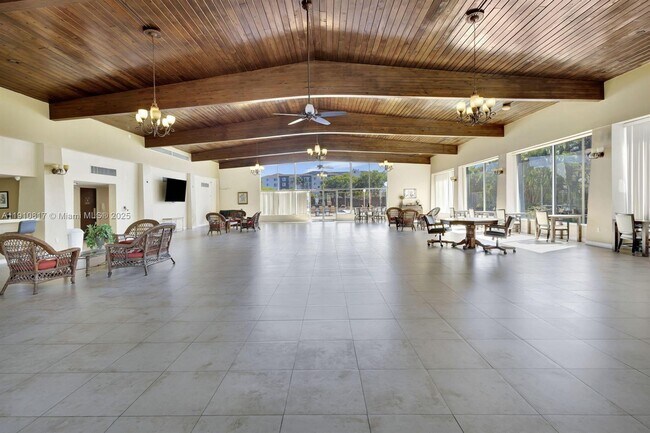 Building Photo - 500 Executive Center Dr