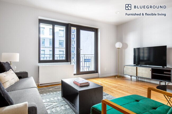 Building Photo - 77 5th Ave