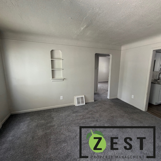 Building Photo - Gorgeous 2 BED 1 BATH !!!